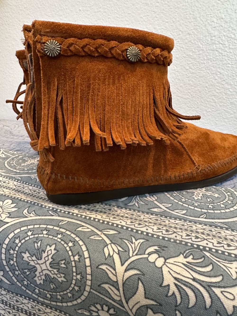 Minnetonka Fringe Bootie NWOT - Picture 8 of 11